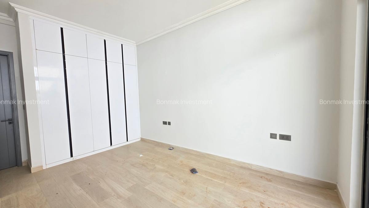 5 Bed Townhouse with En Suite at Lavington Green - 18