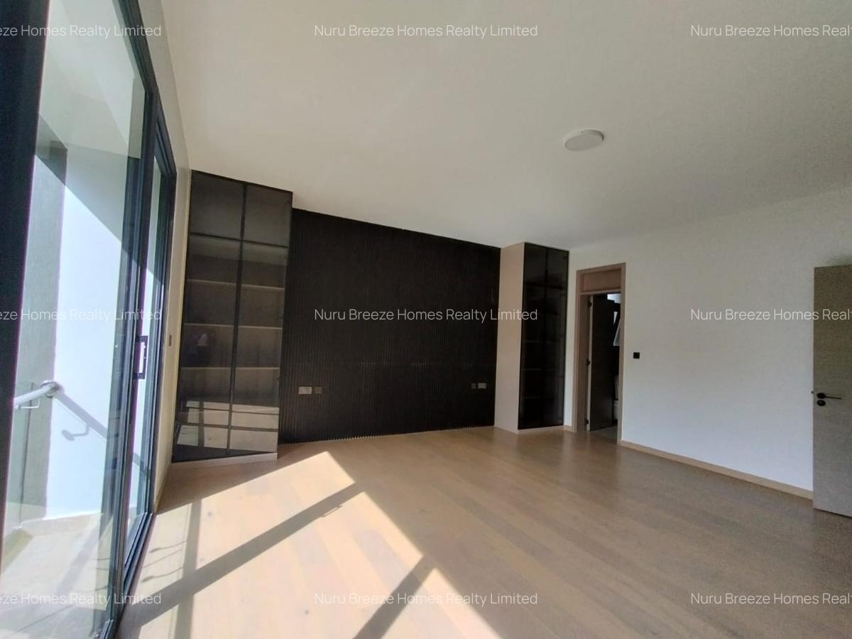 4 Bed Townhouse with En Suite in Lavington - 2