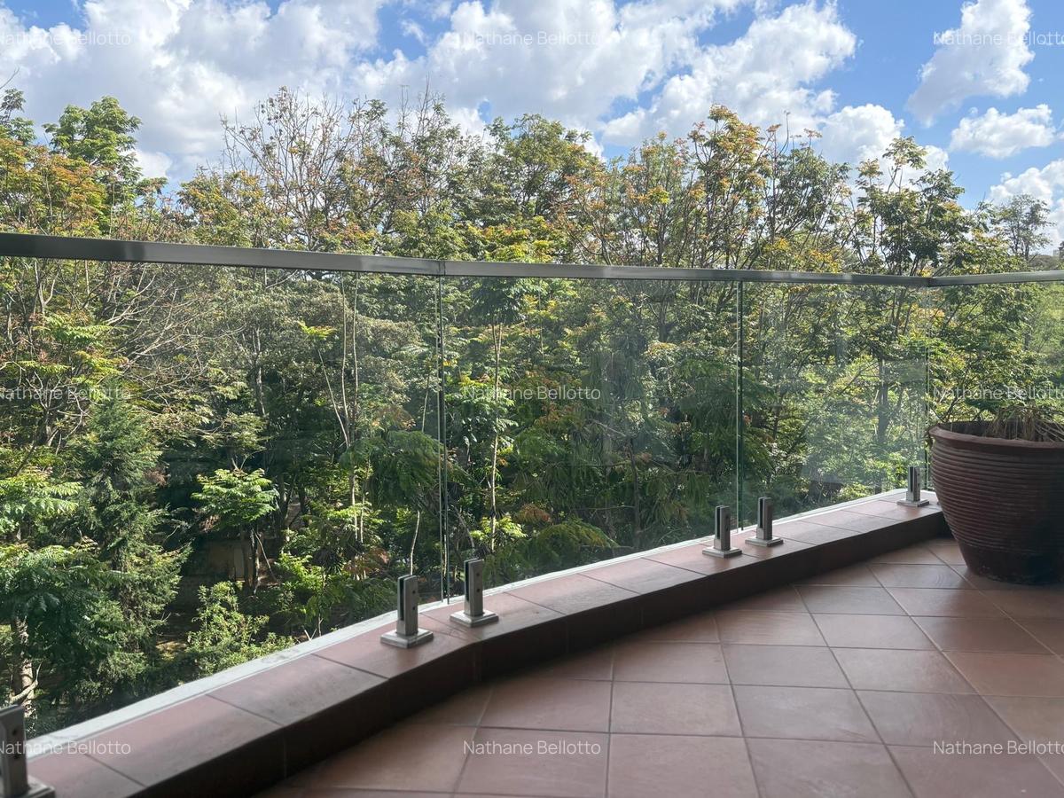 Serviced 2 Bed Apartment with En Suite in Parklands - 3