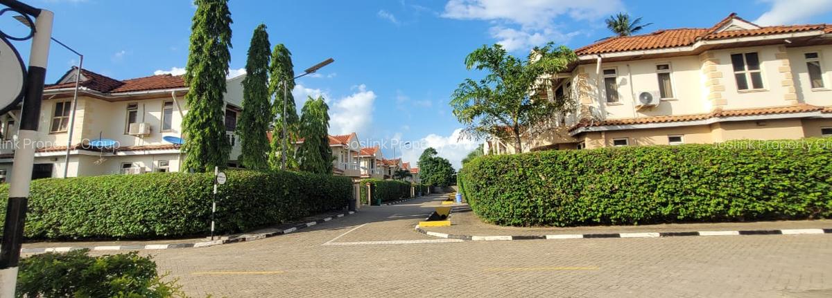4 Bed Townhouse with En Suite in Nyali Area - 6