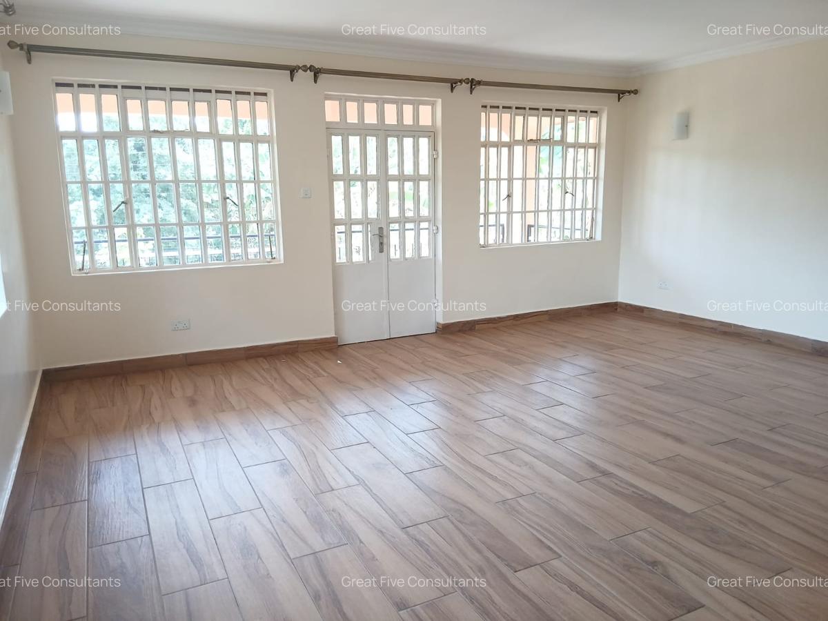 4 Bed Villa with En Suite in Rosslyn - 14