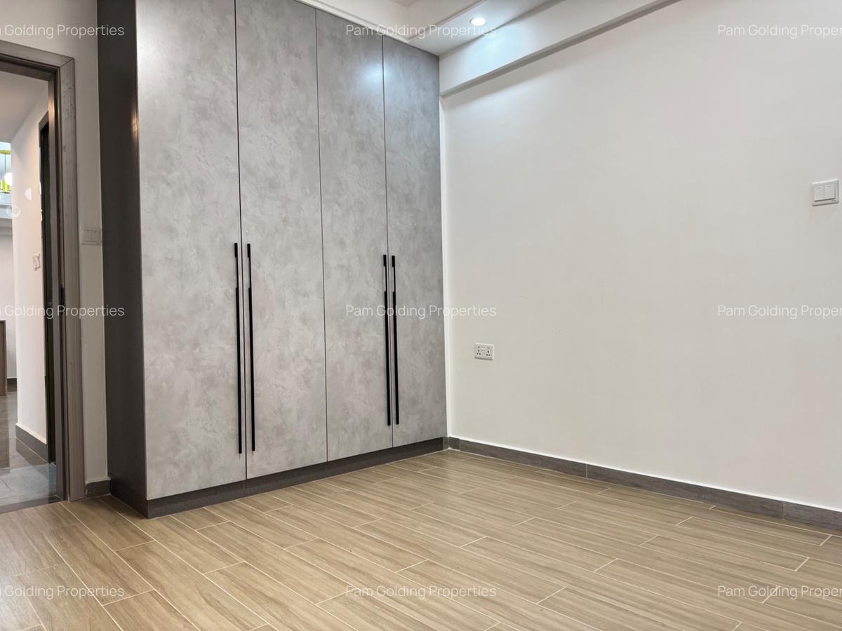 2 Bed Apartment with En Suite in Riverside - 14