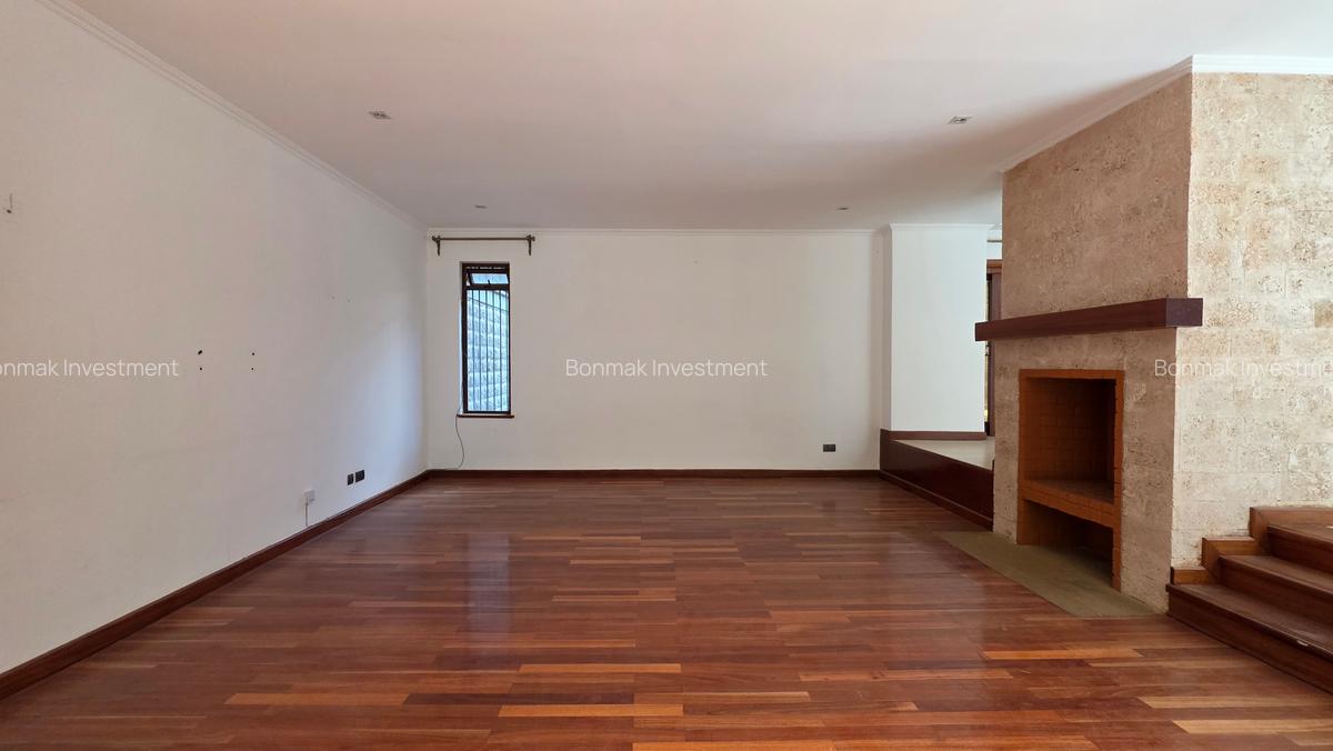 5 Bed Townhouse with En Suite at Lavington Green. - 15