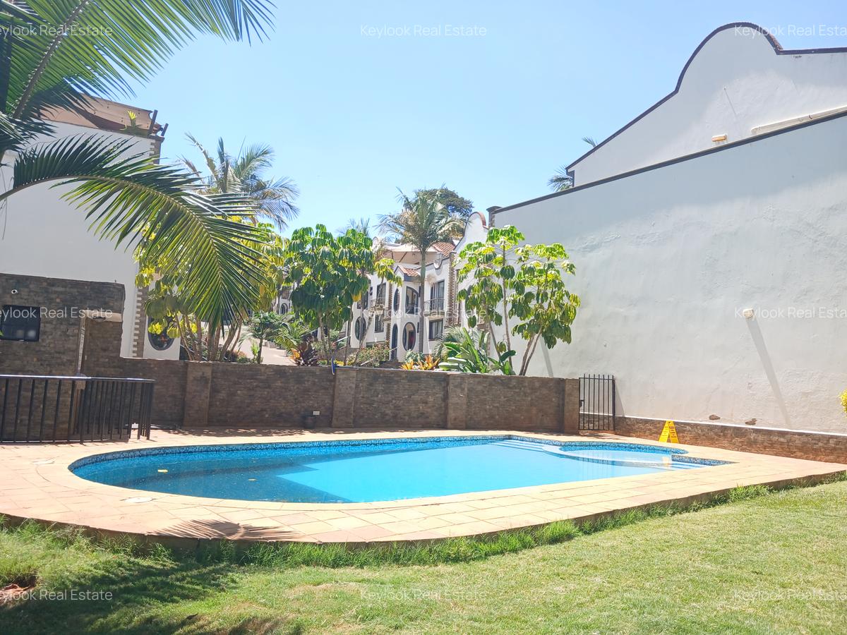 5 Bed Townhouse with En Suite at Gravelia Groove - 3