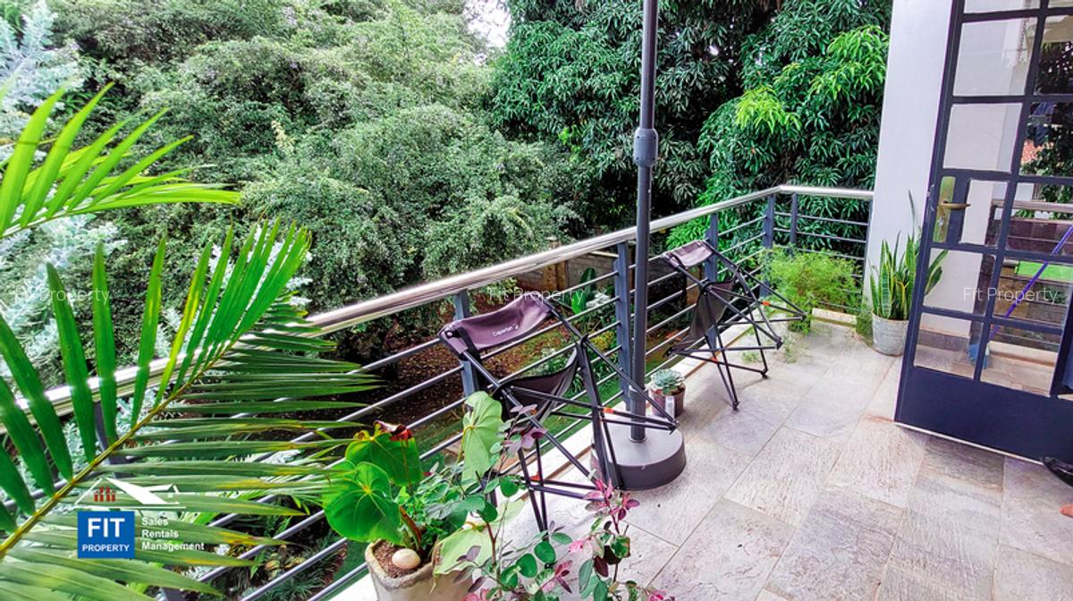 4 Bed House with En Suite in Ridgeways - 10