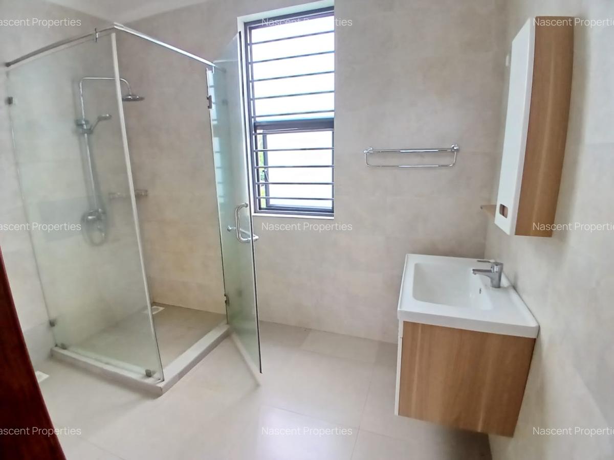 4 Bed House with En Suite in Runda - 13