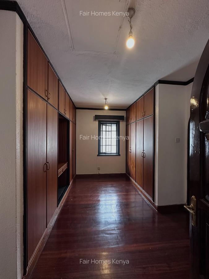 4 Bed Townhouse with En Suite at Riverside Drive - 18