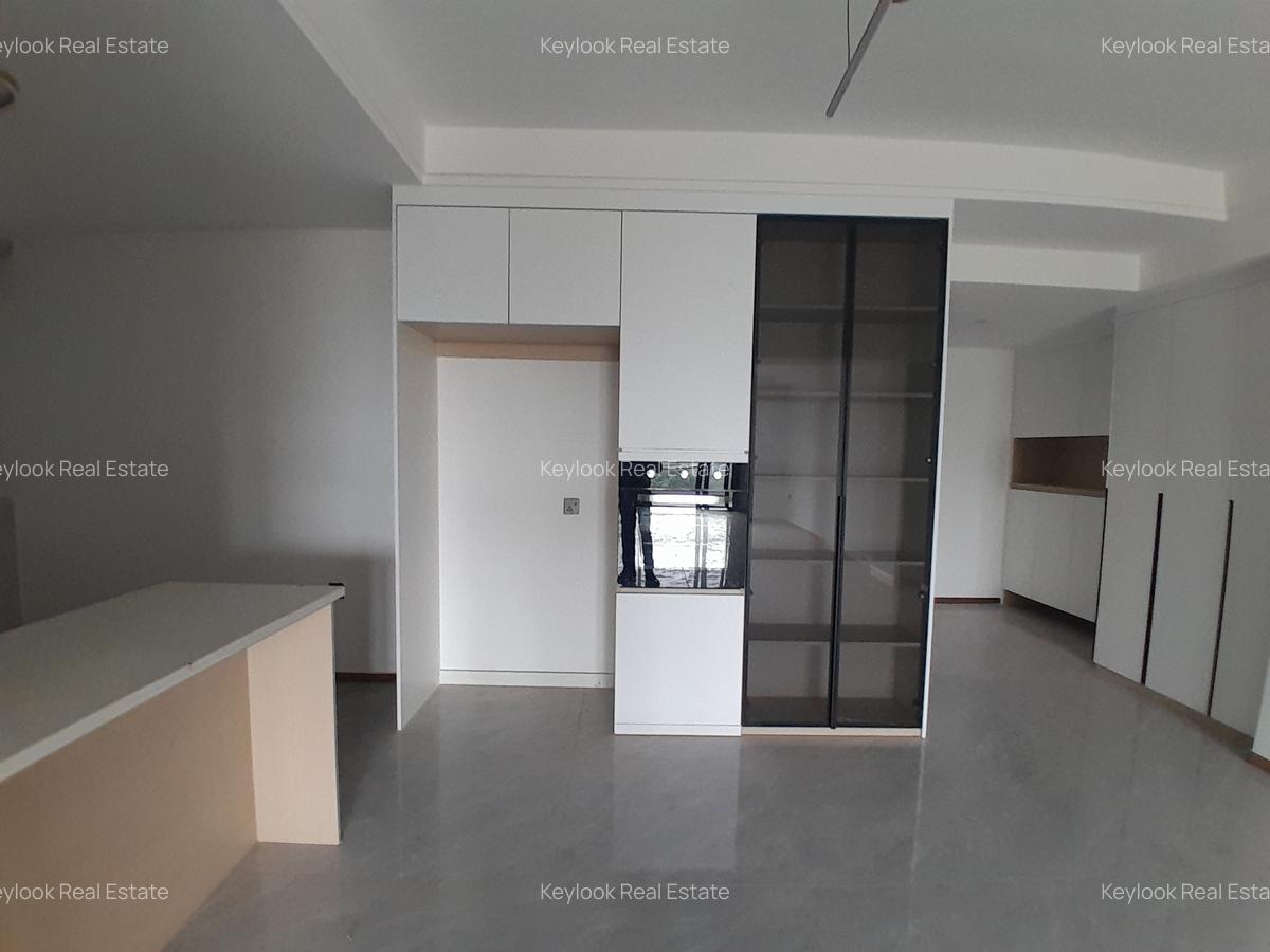 3 Bed Apartment with En Suite at Riverside Drive - 5