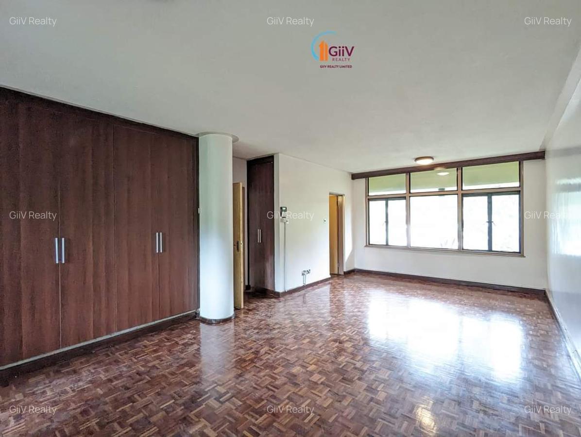 4 Bed Apartment with Swimming Pool in Riverside - 10