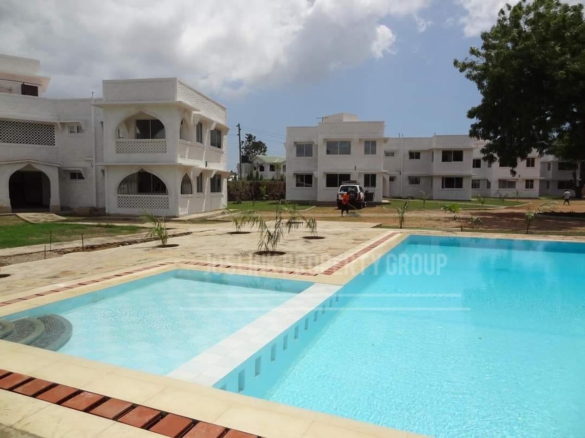 2 Bed Apartment with En Suite in Nyali Area - 2