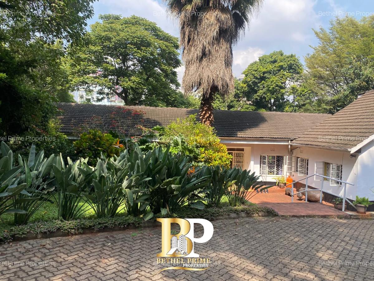 4 Bed House with En Suite in Spring Valley - 4