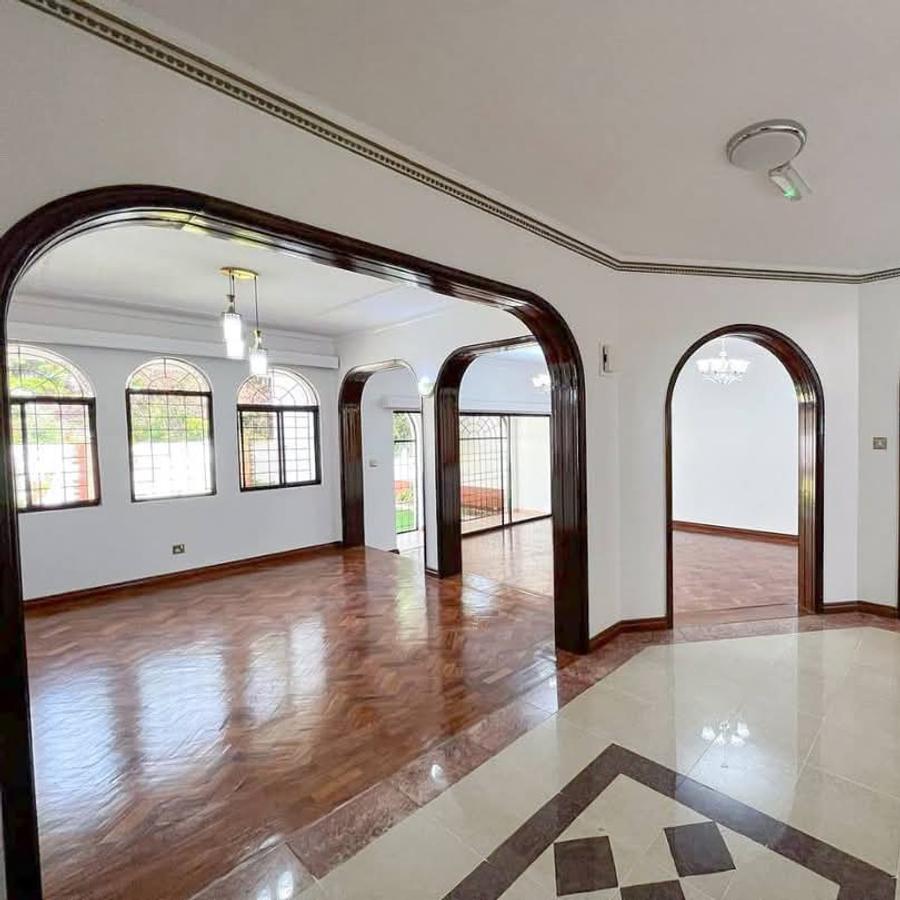 6 Bed Townhouse with En Suite in Lavington - 2