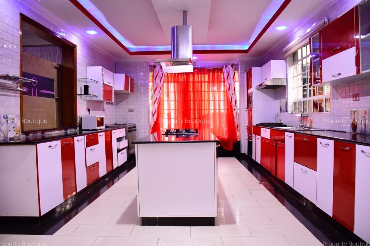 5 Bed House with En Suite in Thome - 12