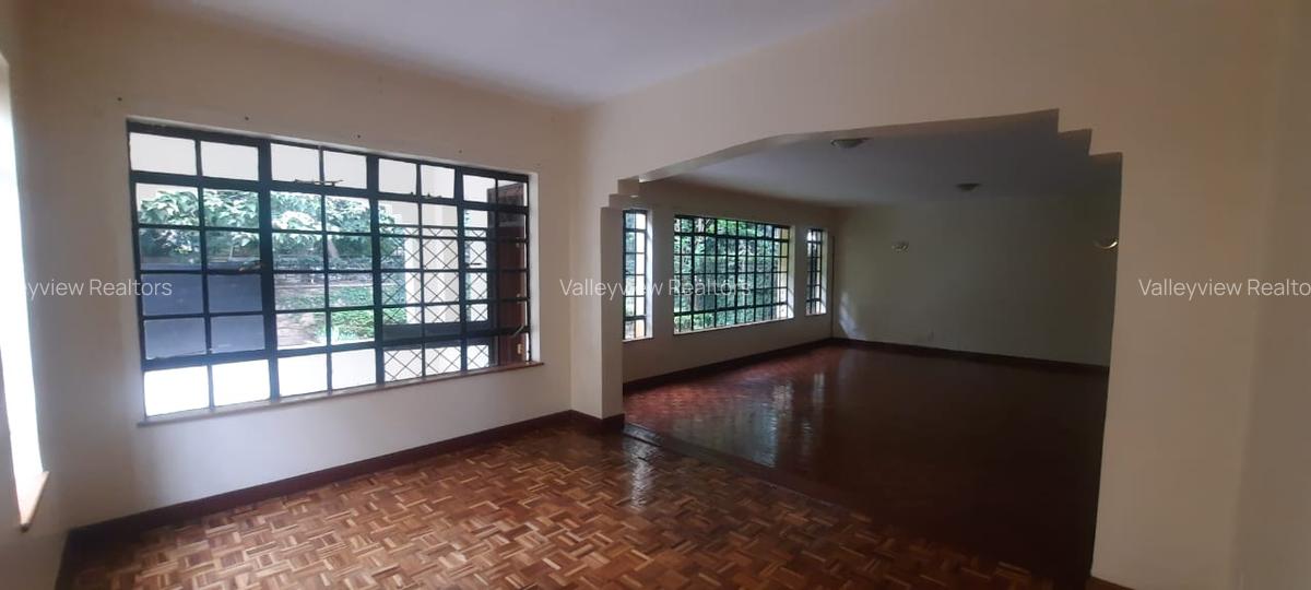4 Bed Townhouse with En Suite at Lavington - 3