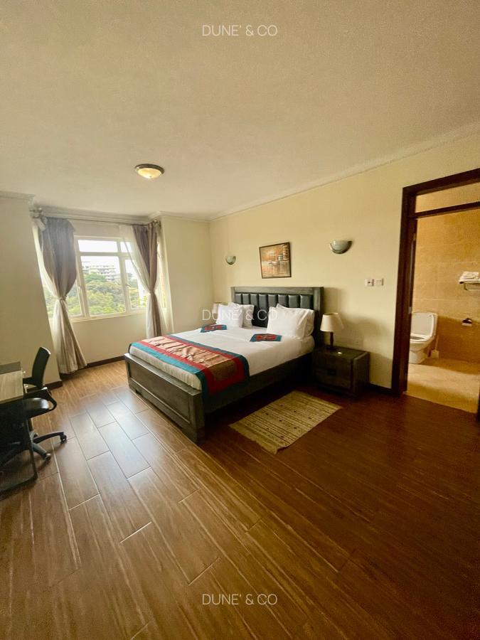 Serviced 2 Bed Apartment with En Suite in Brookside - 11