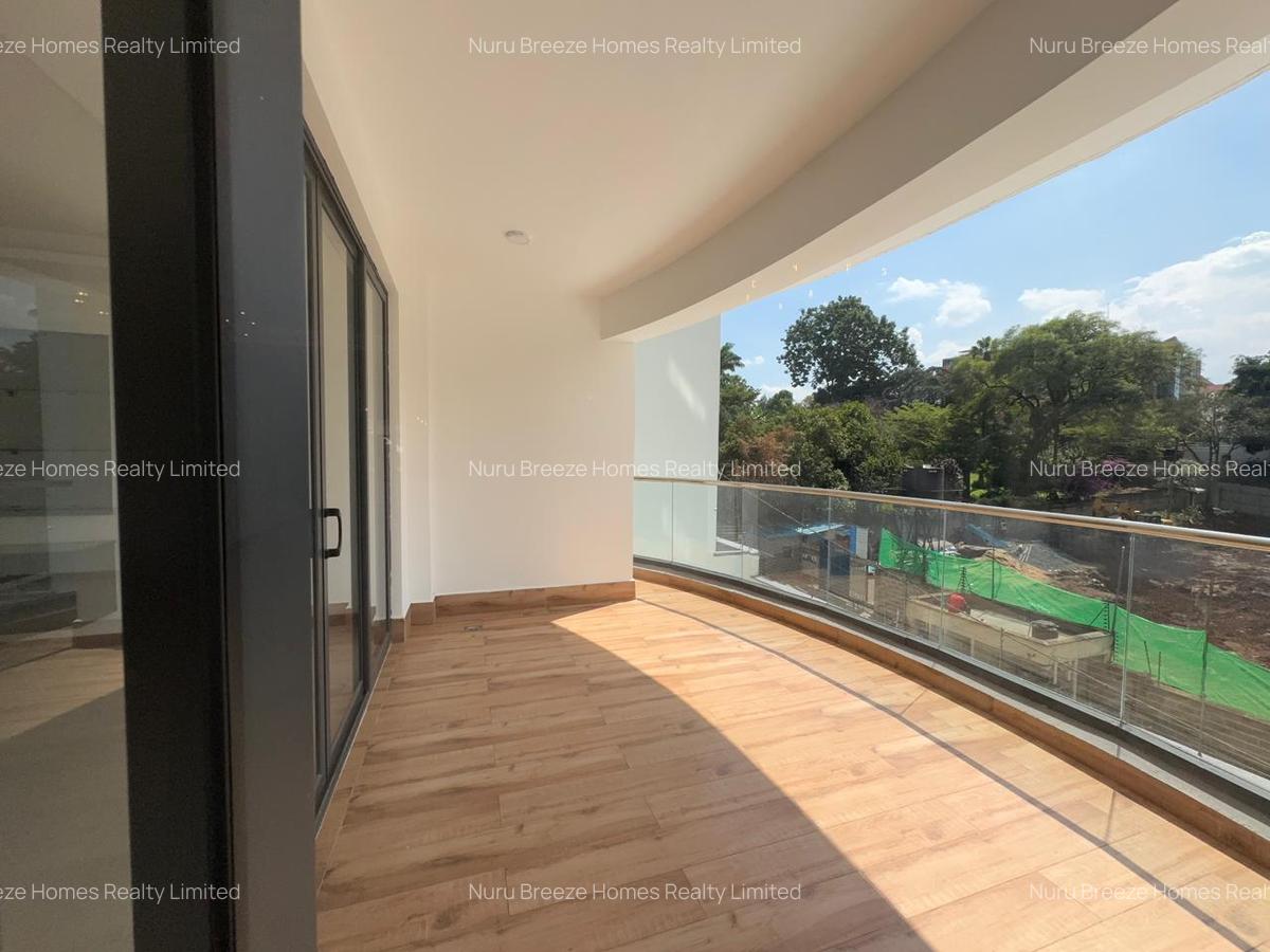 3 Bed Apartment with En Suite in Riverside - 5