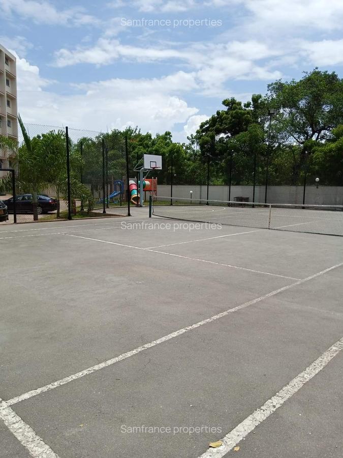 Serviced 4 Bed Apartment with En Suite at Links Road - 8