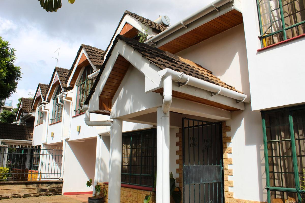 5 Bed Villa with En Suite in Lavington - 3