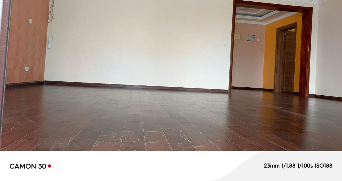 5 Bed Townhouse with En Suite in Lavington - 16