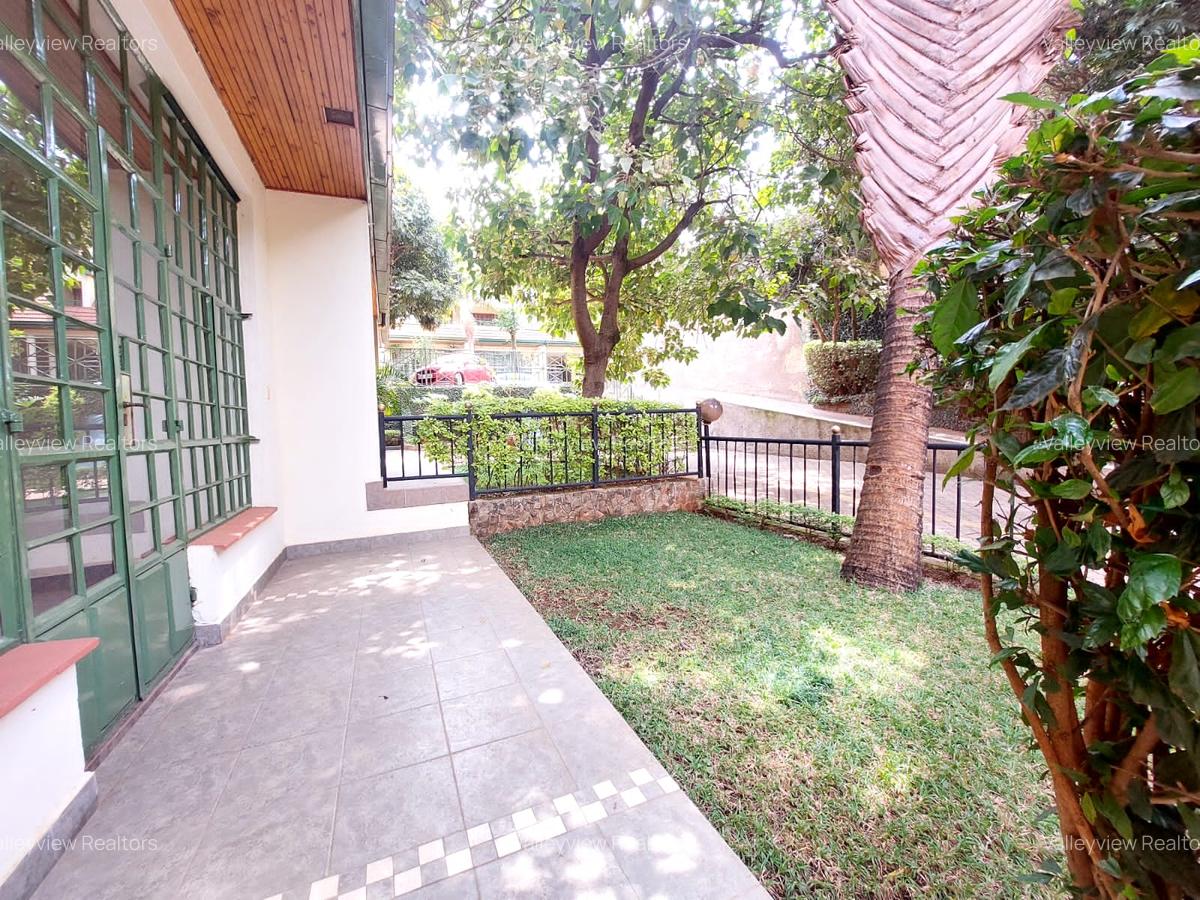 4 Bed Townhouse with En Suite at Lavington - 8