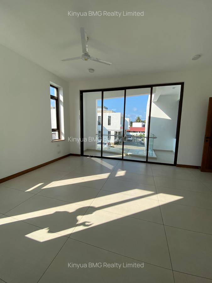 4 Bed Villa with En Suite in Nyali Area - 7