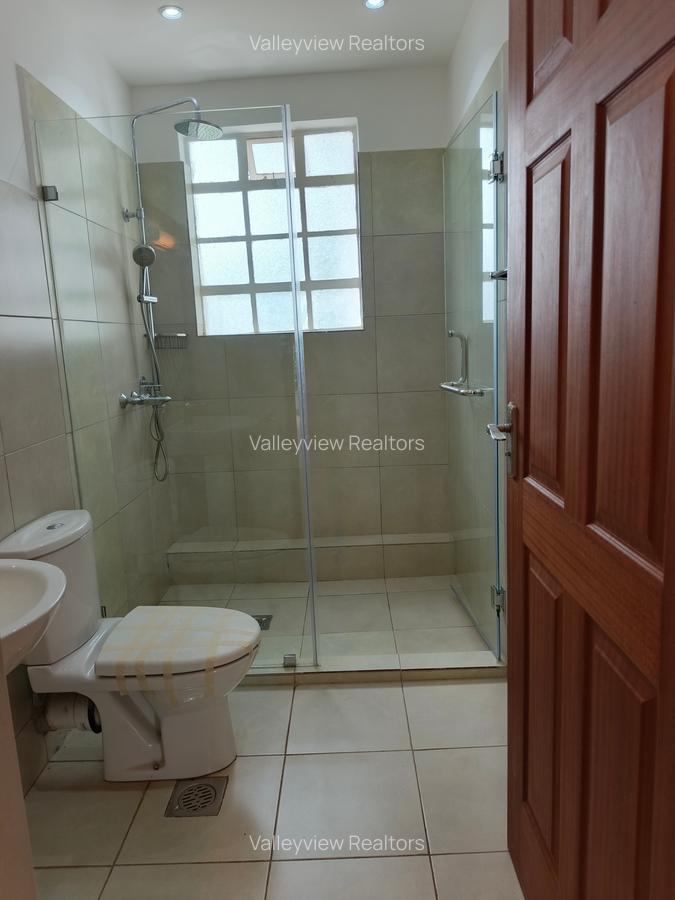 3 Bed Apartment with En Suite at Lavington - 8