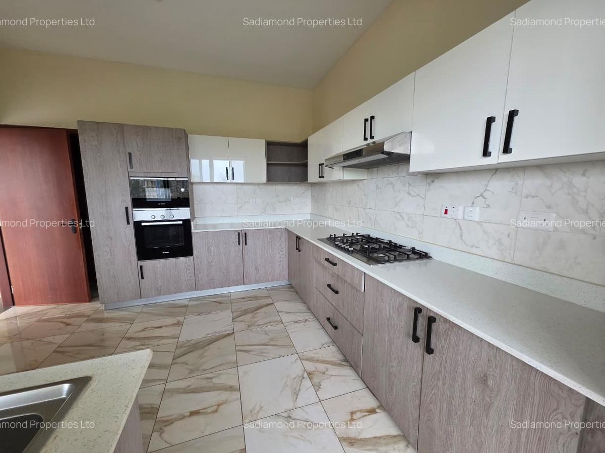3 Bed Apartment with En Suite in Parklands - 1