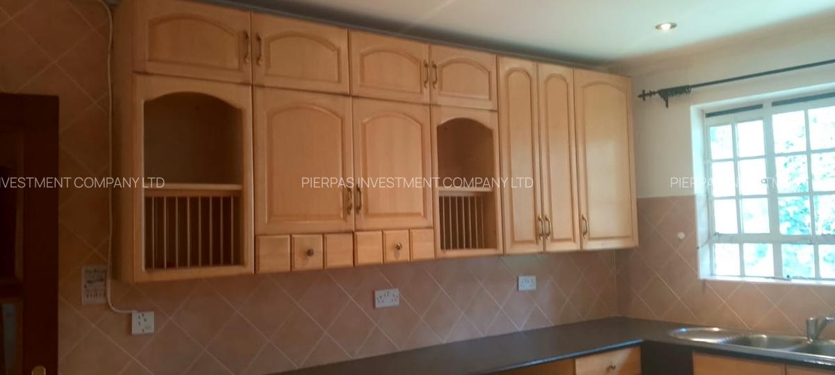 4 Bed Townhouse with En Suite in Lavington - 7