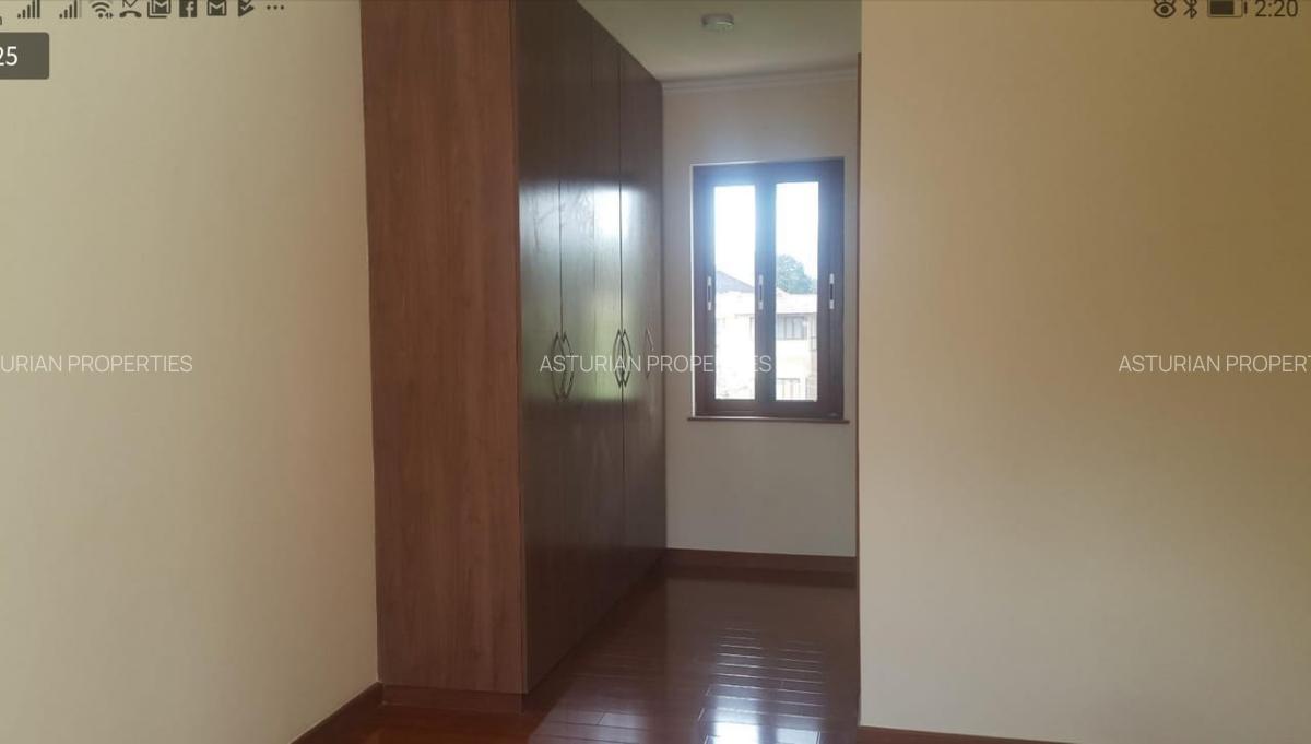 5 Bed Townhouse with En Suite in Lavington - 3