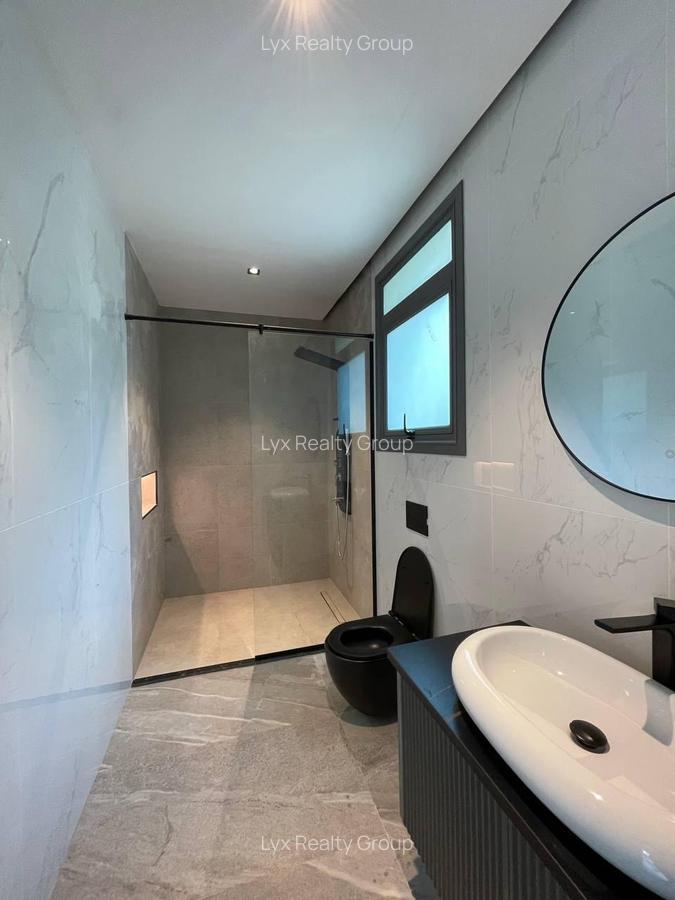 5 Bed Villa with En Suite in Lavington - 14