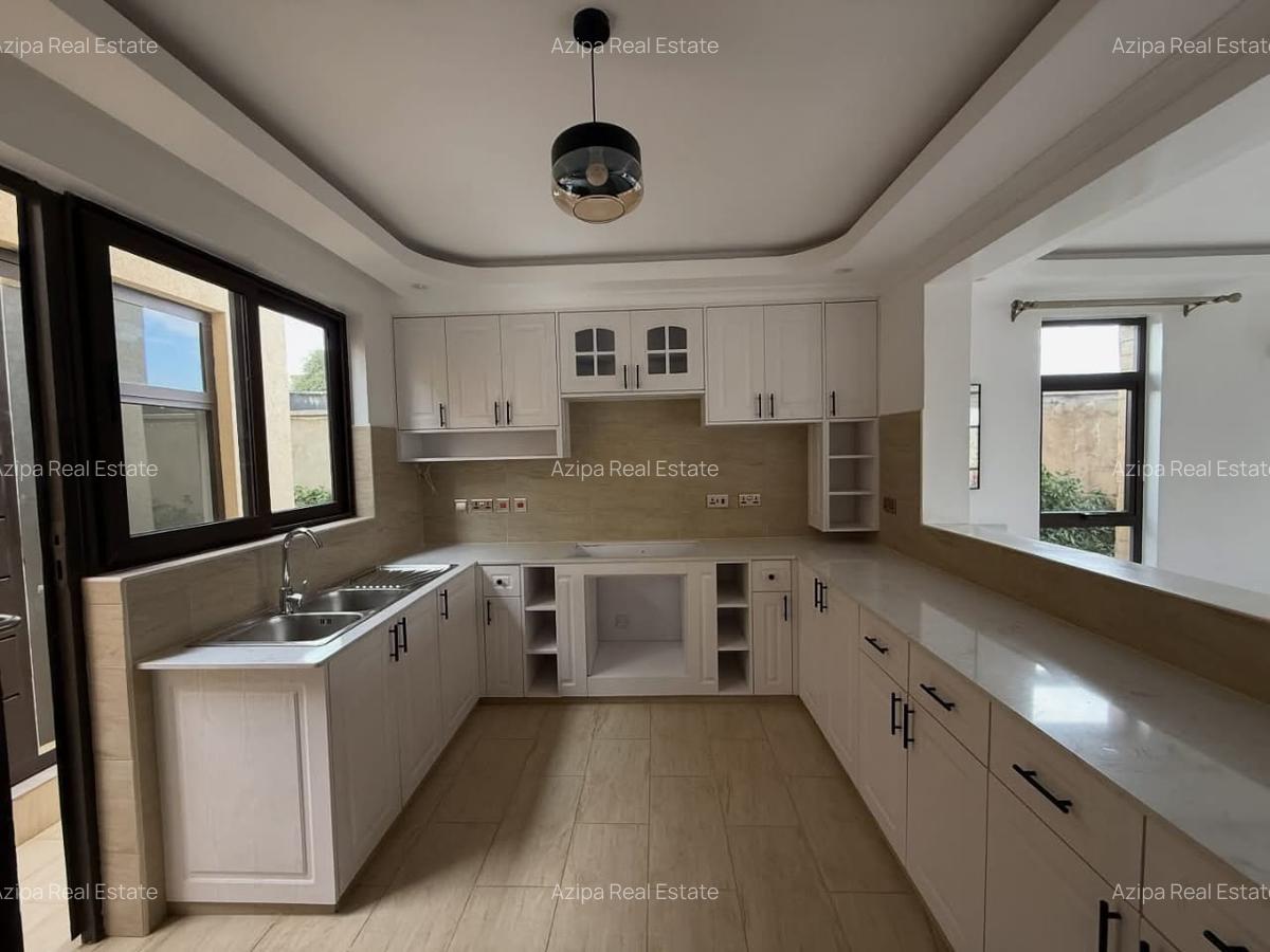 4 Bed Townhouse with En Suite at Namanga Road - 15