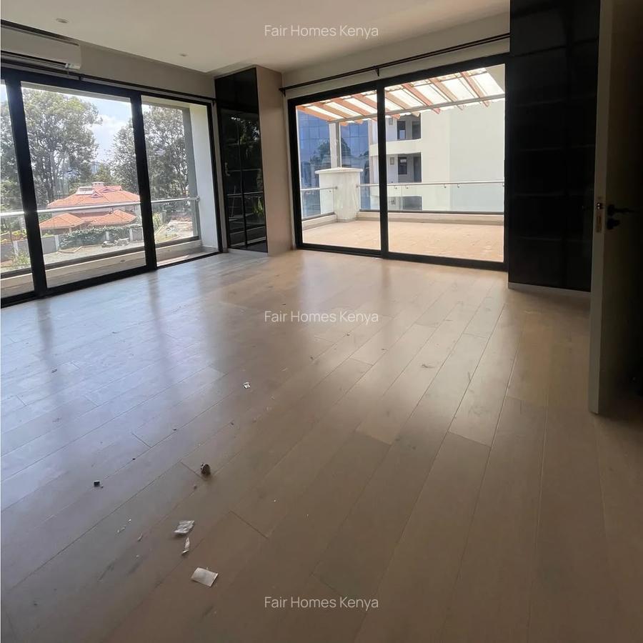 5 Bed Townhouse with En Suite at Lavington Green - 17