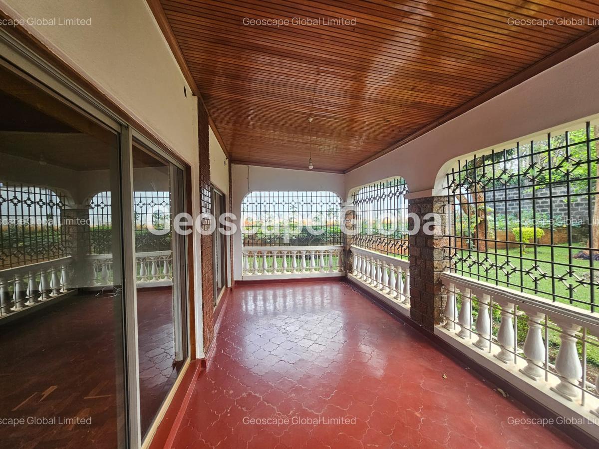 4 Bed House with En Suite in Rosslyn - 12