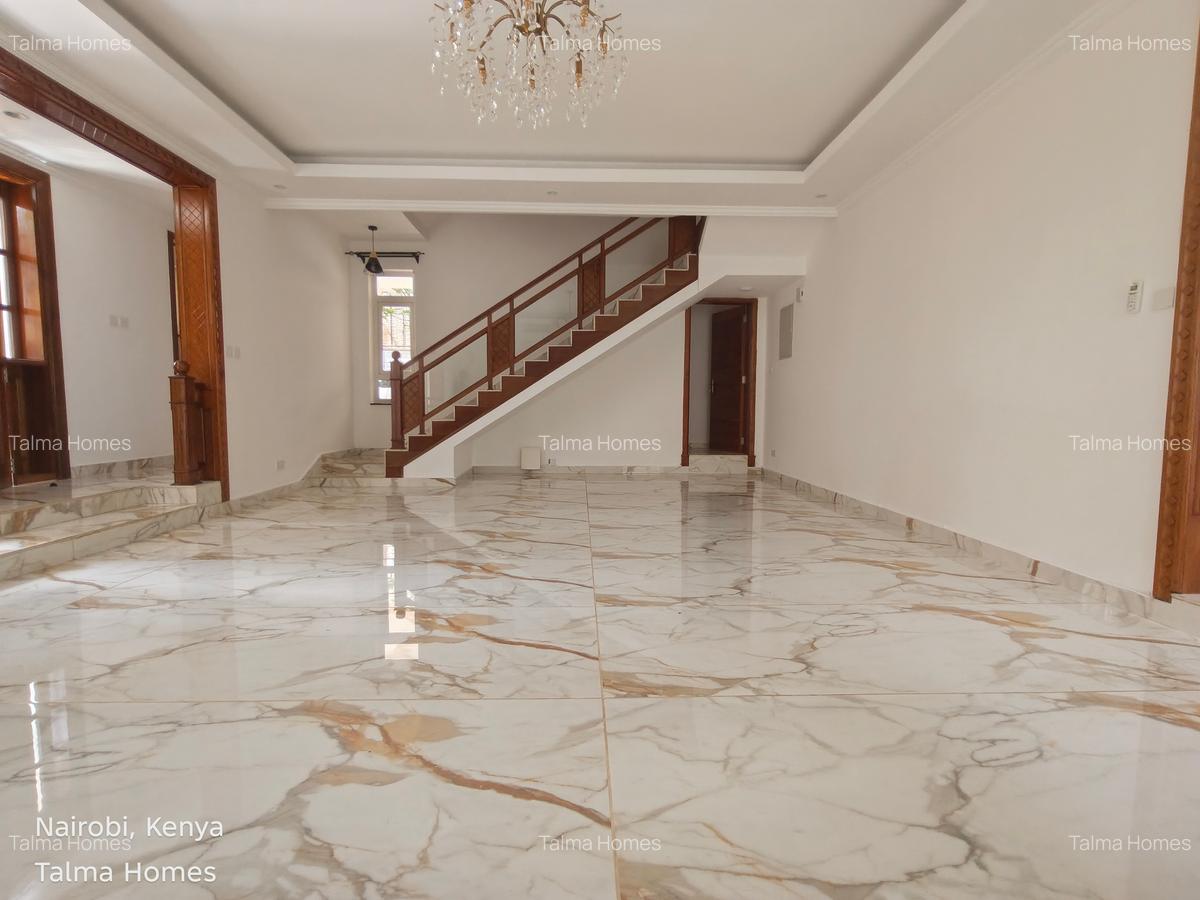 6 Bed Townhouse with En Suite at Lavington - 2