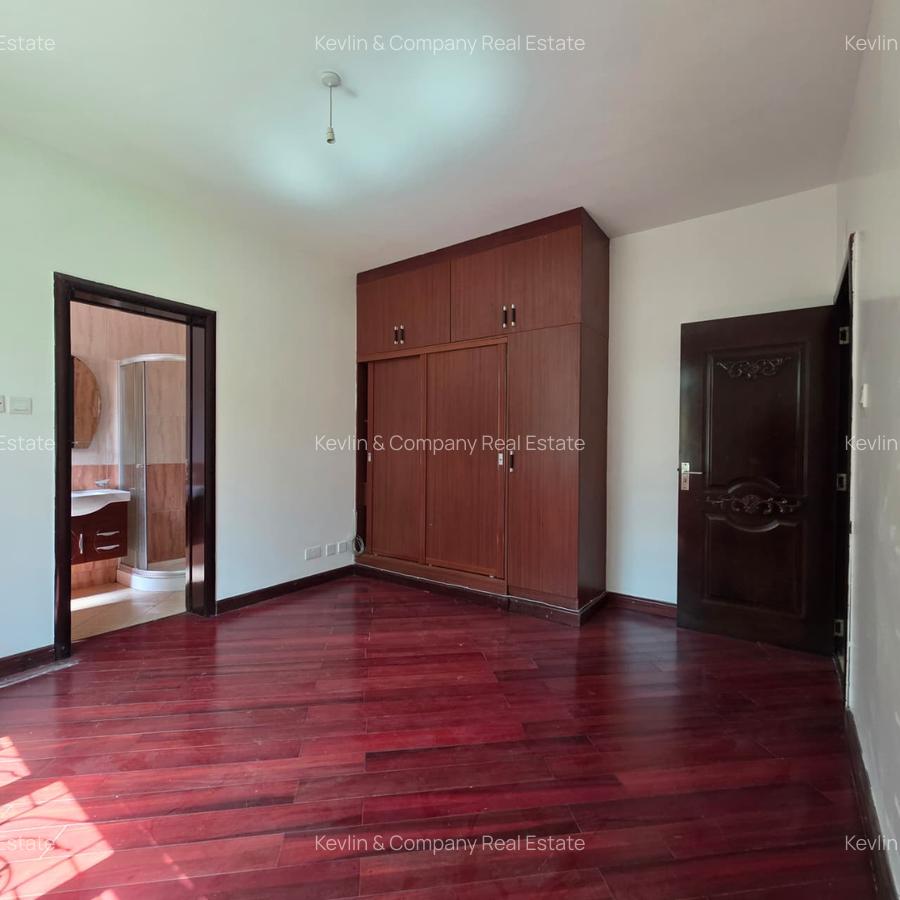 5 Bed Villa with En Suite in Lavington - 11