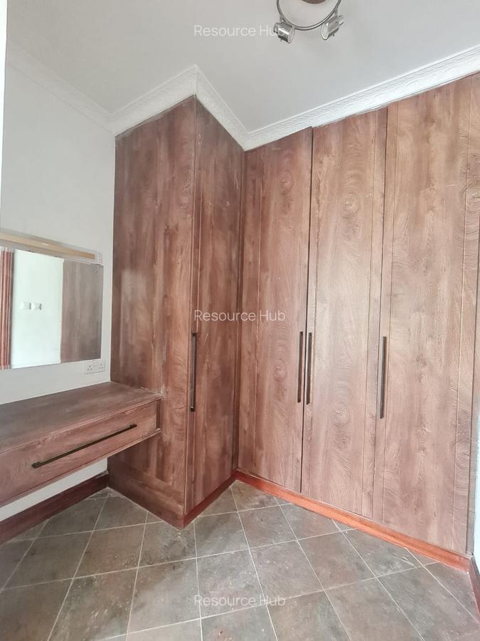 5 Bed Townhouse with En Suite at Rosslyn - 13