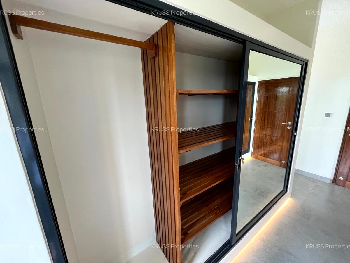 4 Bed House with En Suite at Hs84 - 12