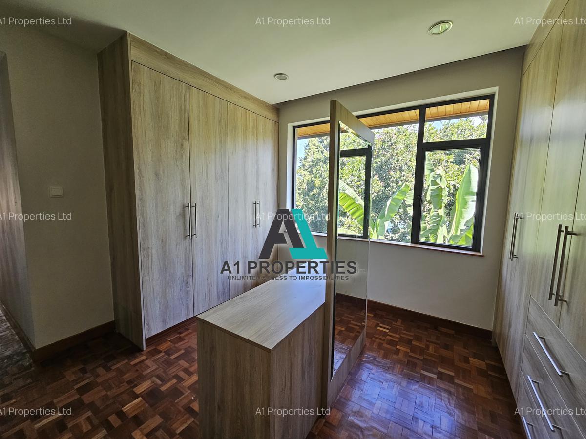 5 Bed Townhouse with En Suite in Lavington - 12