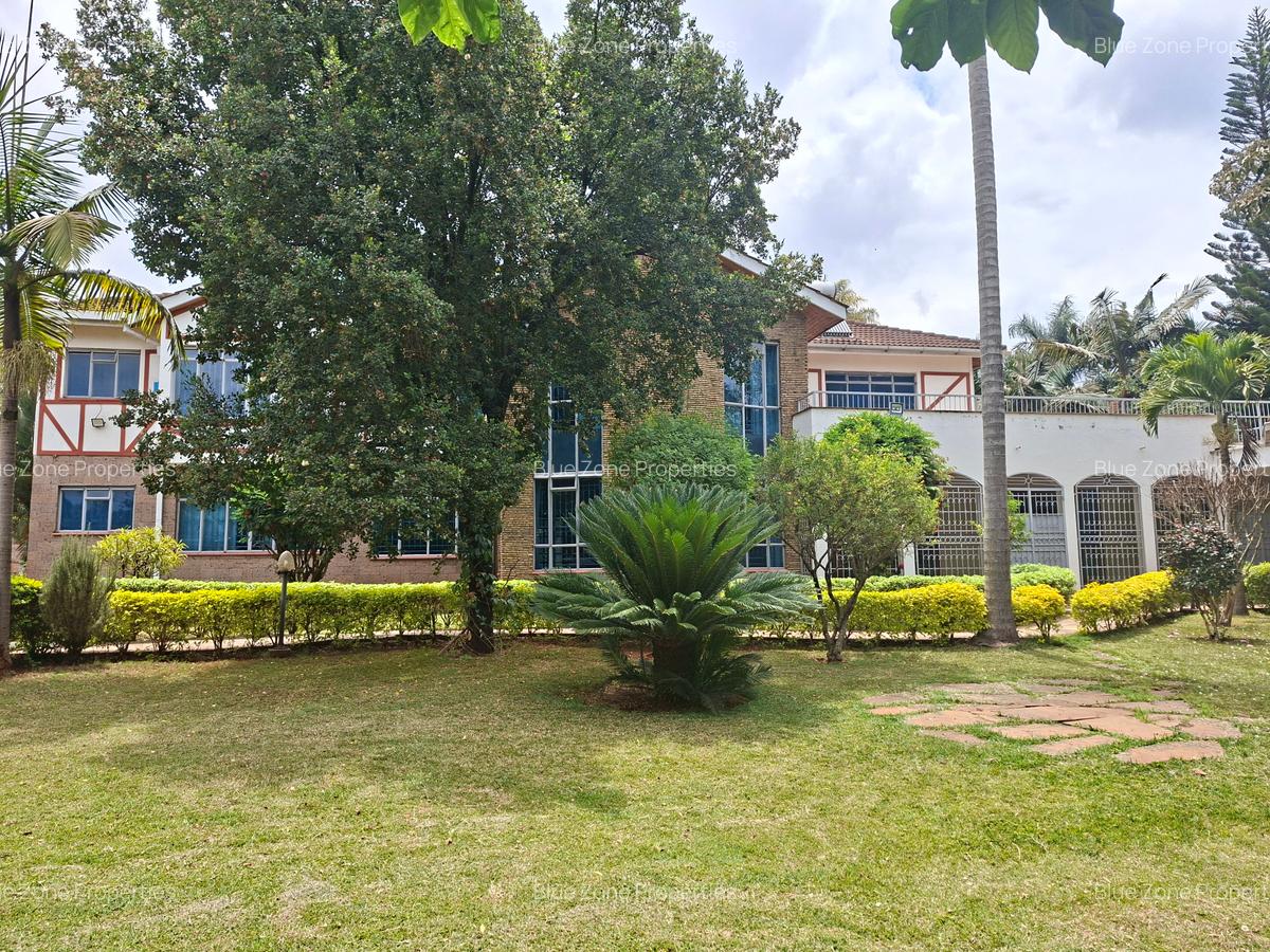 5 Bed House with En Suite at Benin Dr - 2