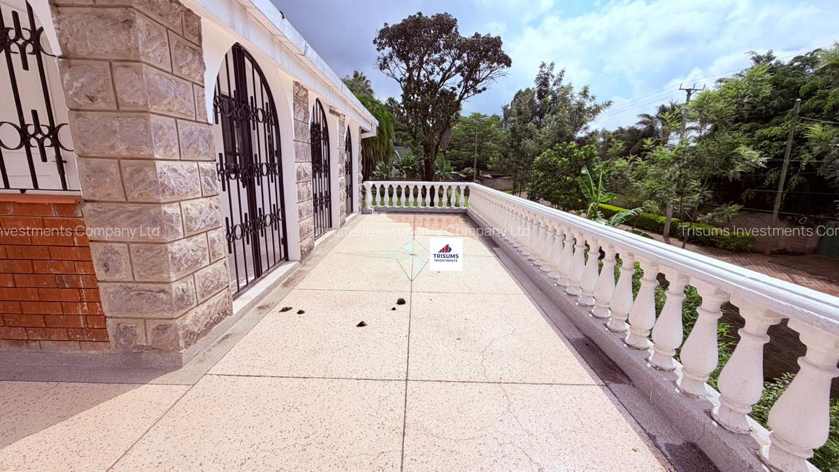 5 Bed House with En Suite in Runda - 12
