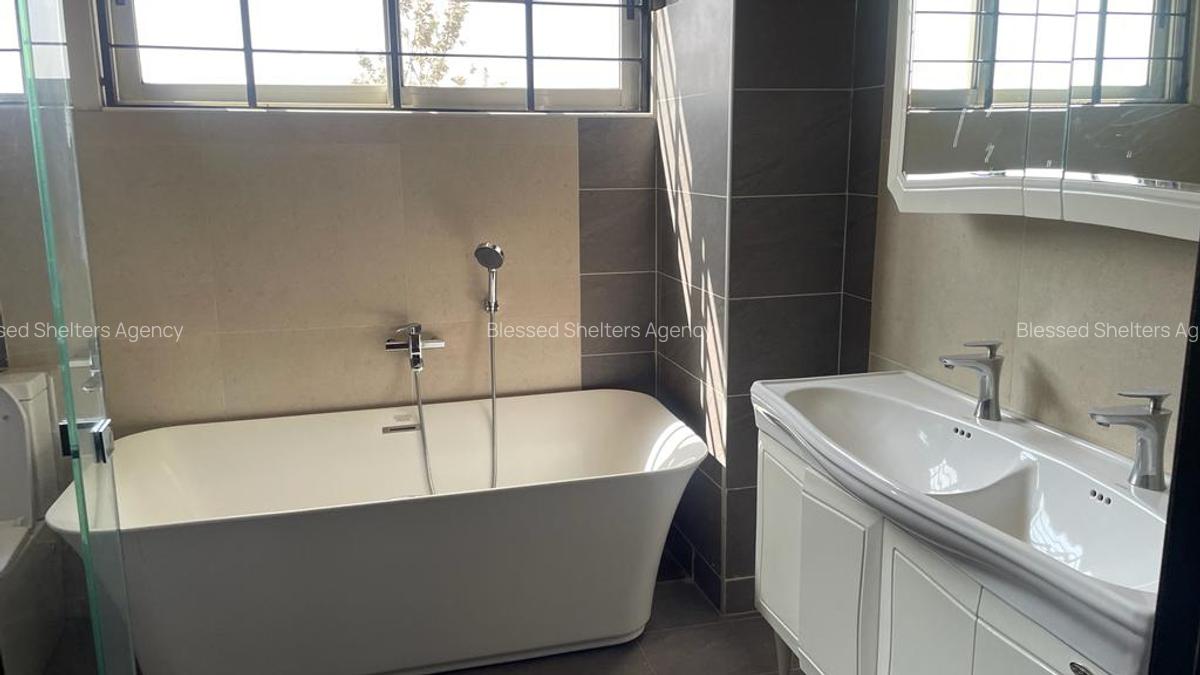 5 Bed Townhouse with En Suite in Ridgeways - 18