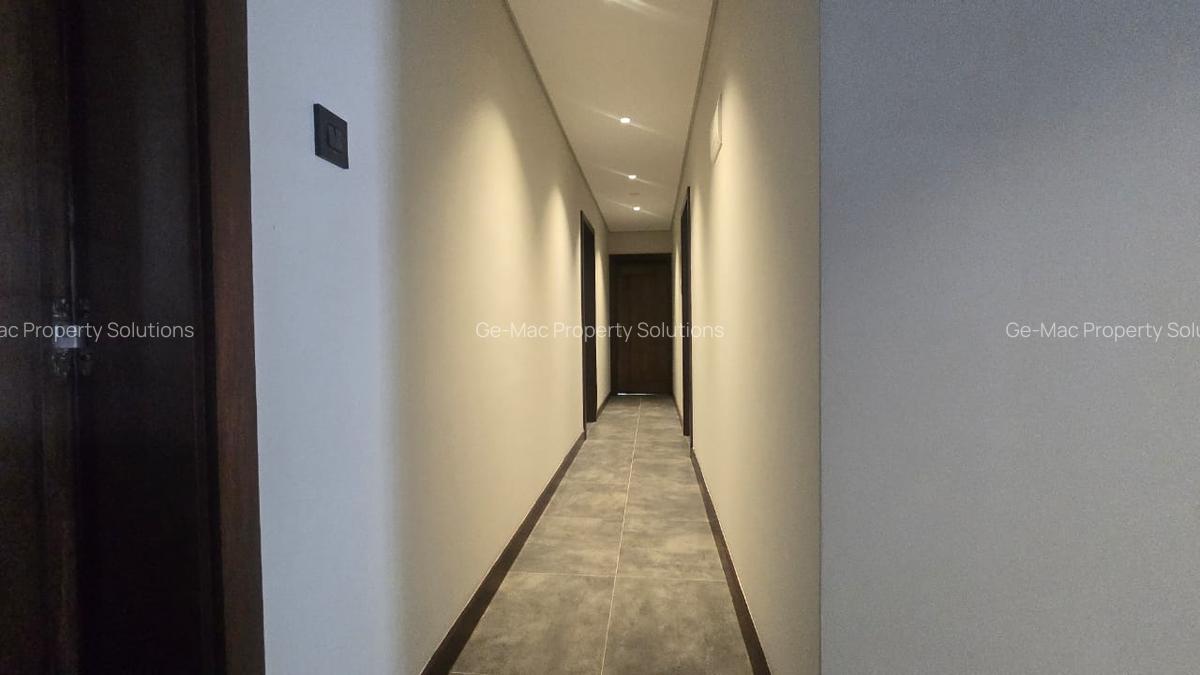 5 Bed House with En Suite in Runda - 13