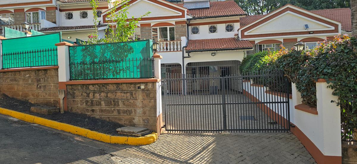 4 Bed Townhouse with En Suite at Brookside Drive - 4