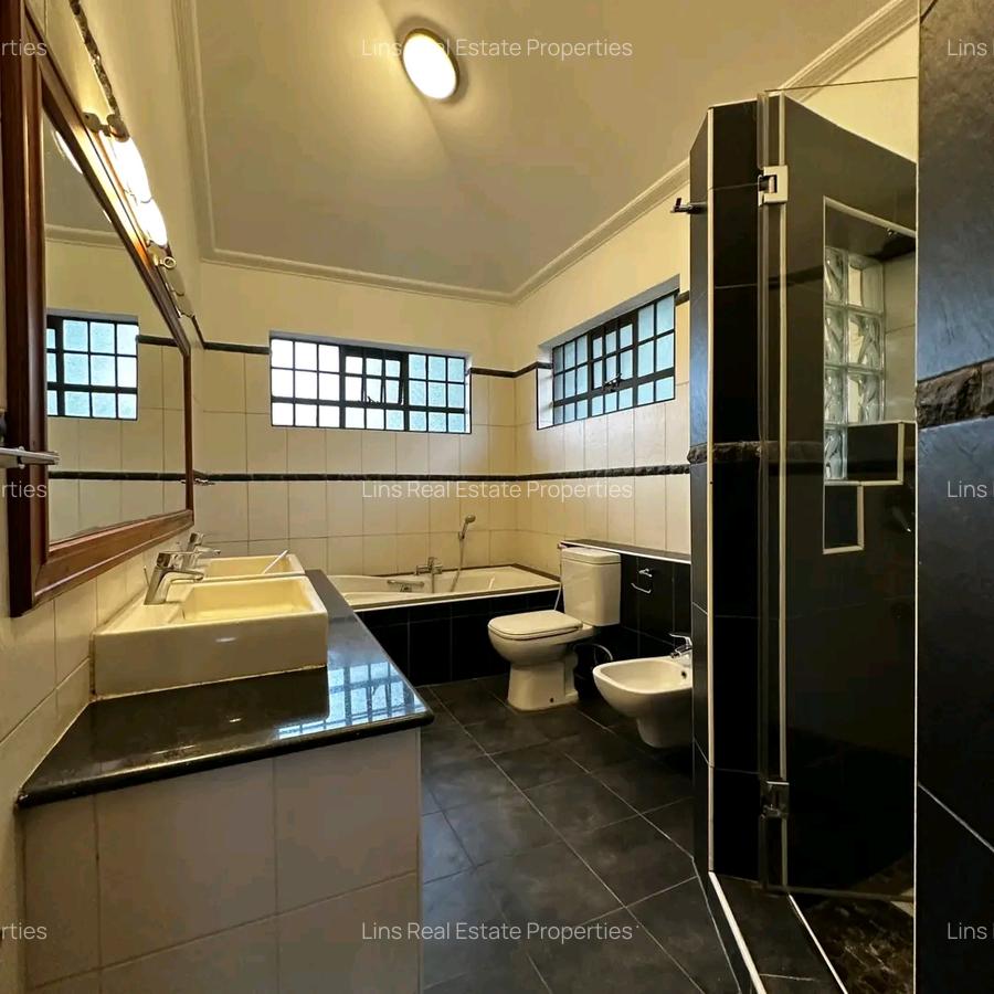 4 Bed Townhouse with En Suite in Spring Valley - 12