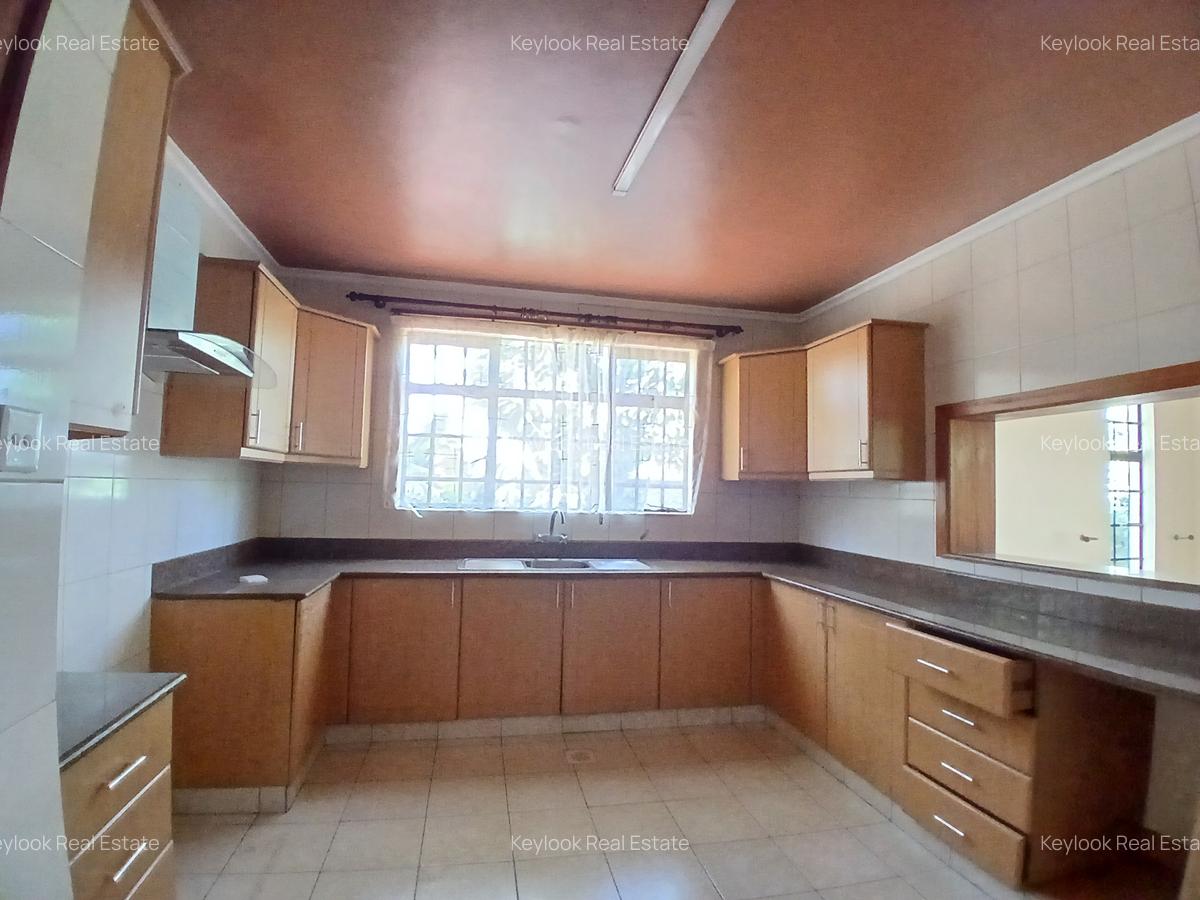 4 Bed Townhouse with En Suite at Lavington - 8