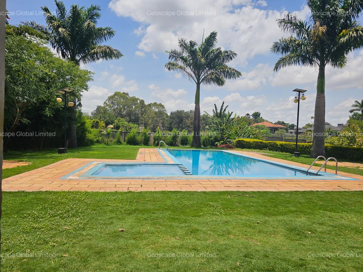 4 Bed Apartment with En Suite in Ridgeways - 4
