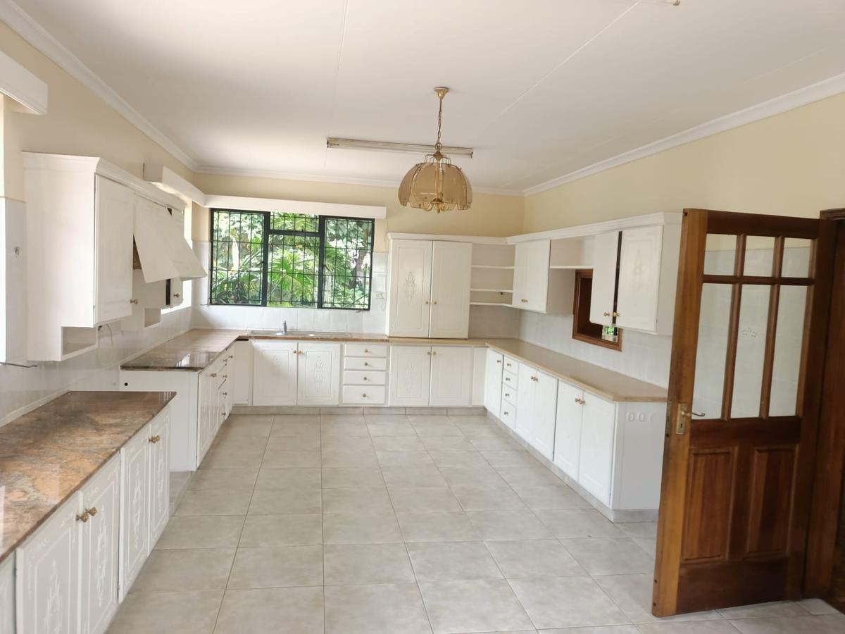 5 Bed House with En Suite at Runda Crescent - 14