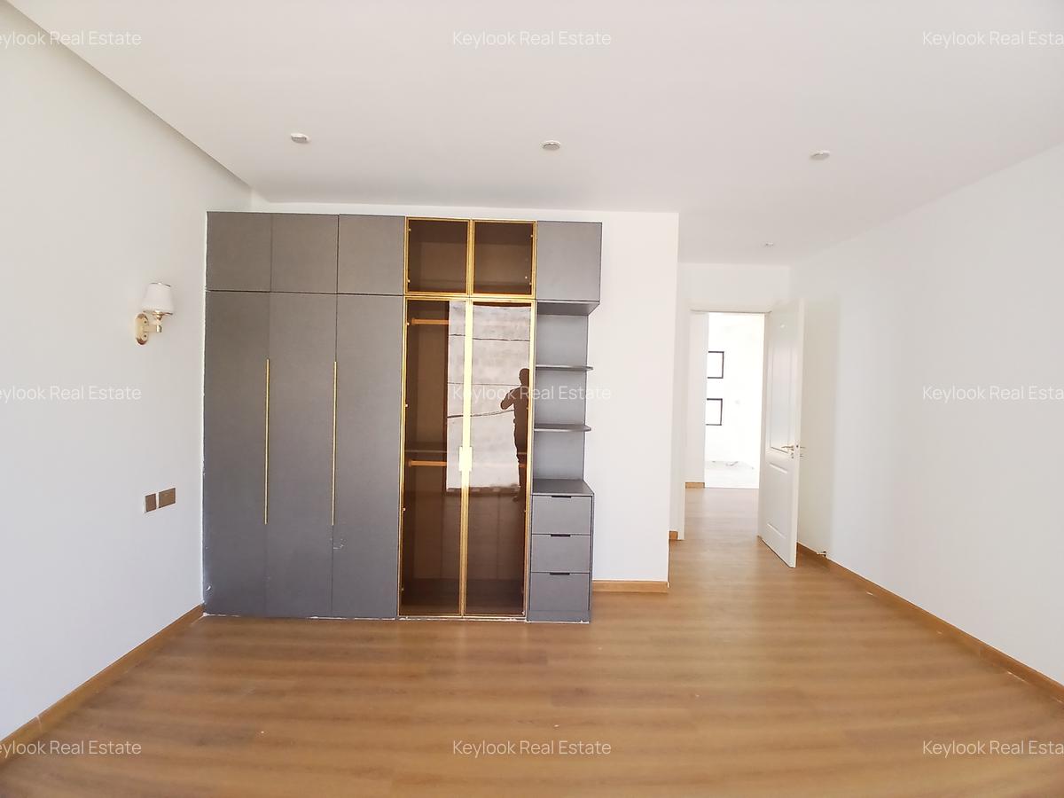 5 Bed Townhouse with En Suite at Lavington Green - 11