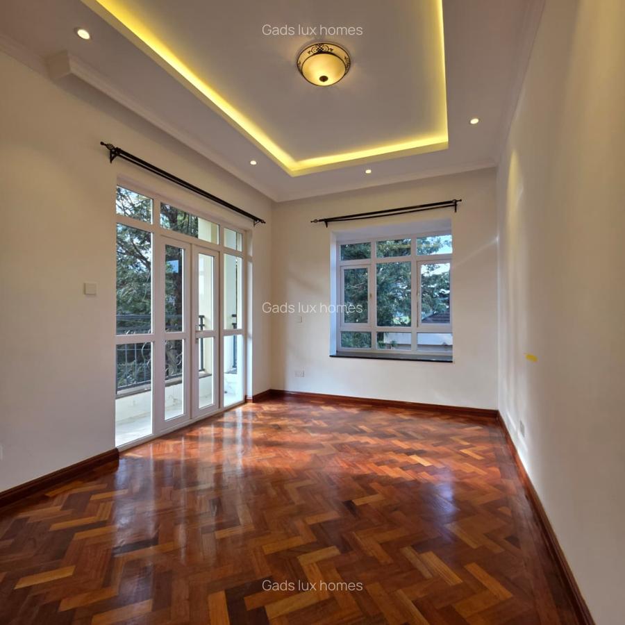 5 Bed Townhouse with En Suite at Lavington - 16