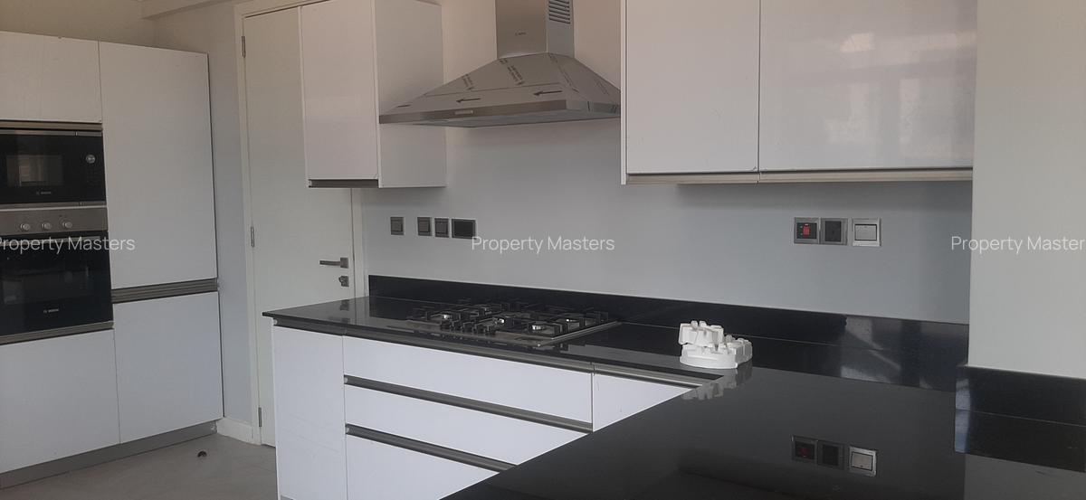 3 Bed Villa with En Suite at Five Star Estate - 15